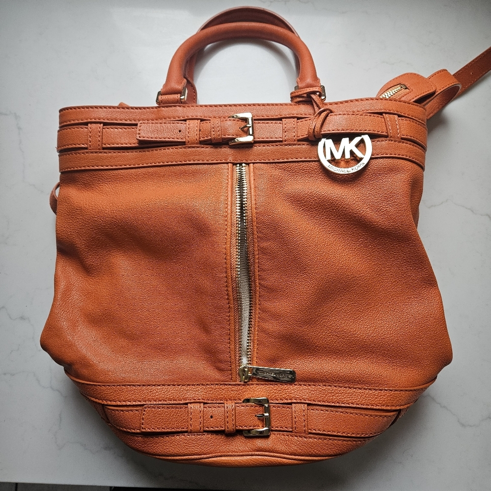 Like-New Michael Kors Kingsbury Bucket Bag In Orange Leather